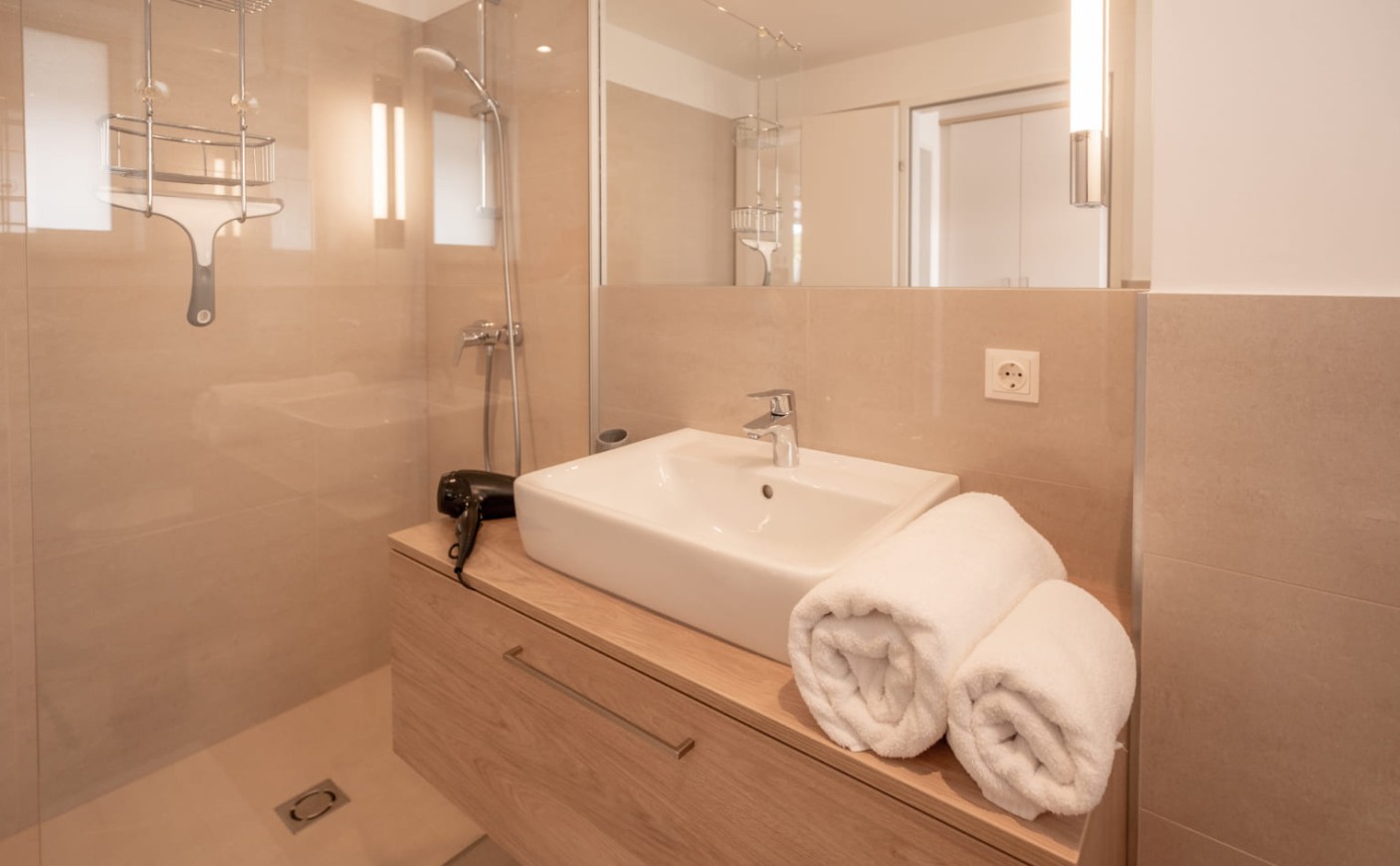 Modern bathroom with walk-in shower and high-quality furnishings